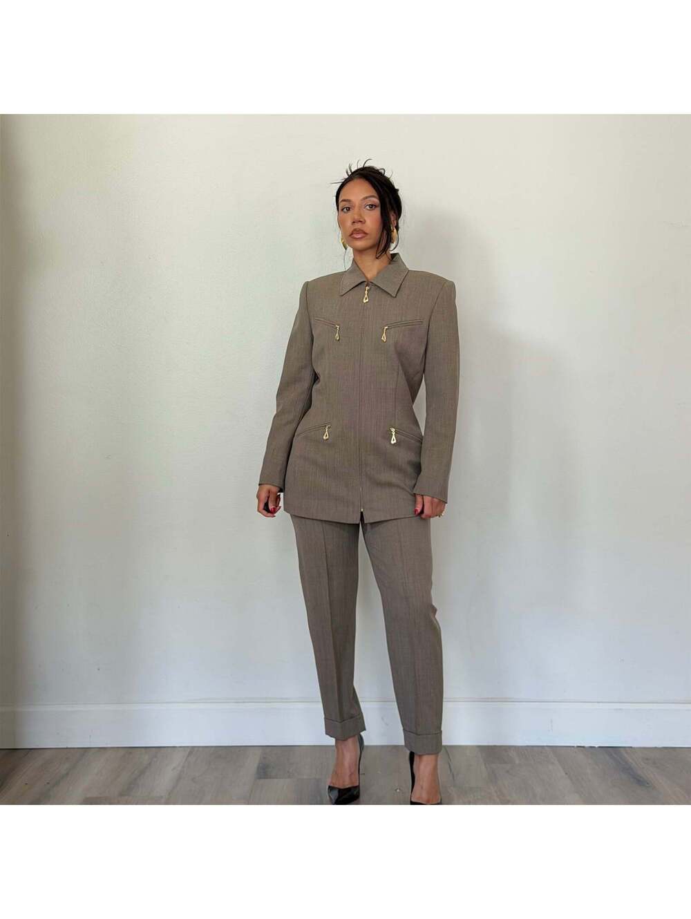 Escada - Picture 6 of 9